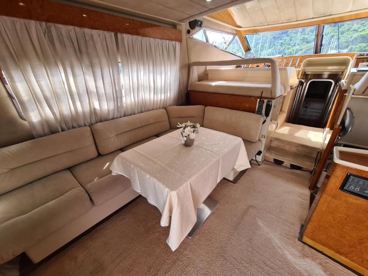 ホテル Luxury Yacht - Lex Of The Seas スプリト エクステリア 写真